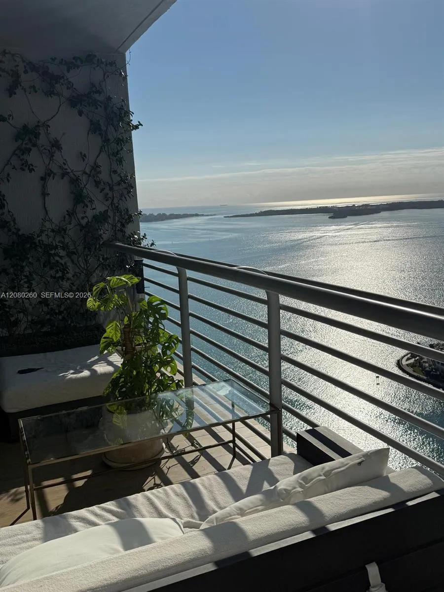 335 S Biscayne Blvd #3901 Miami, FL 33131