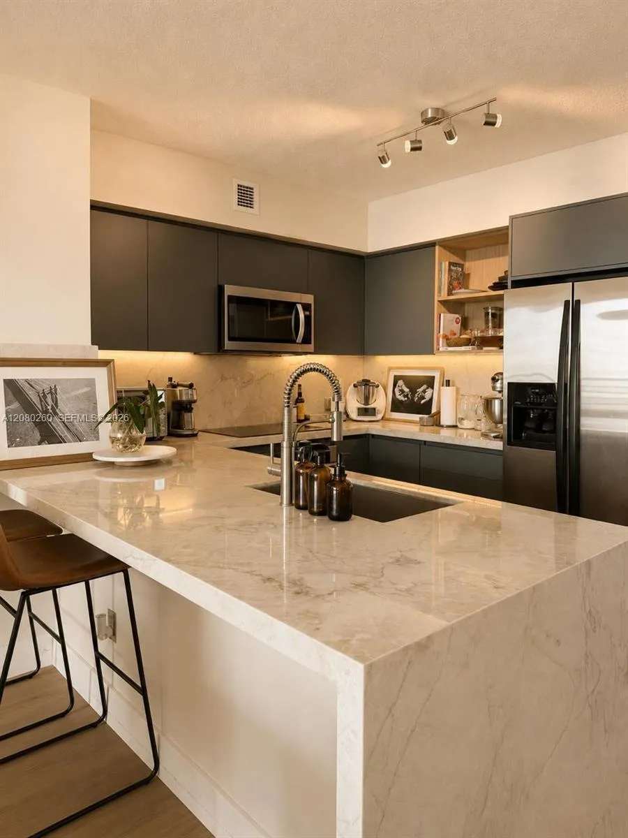 335 S Biscayne Blvd #3901 Miami, FL 33131