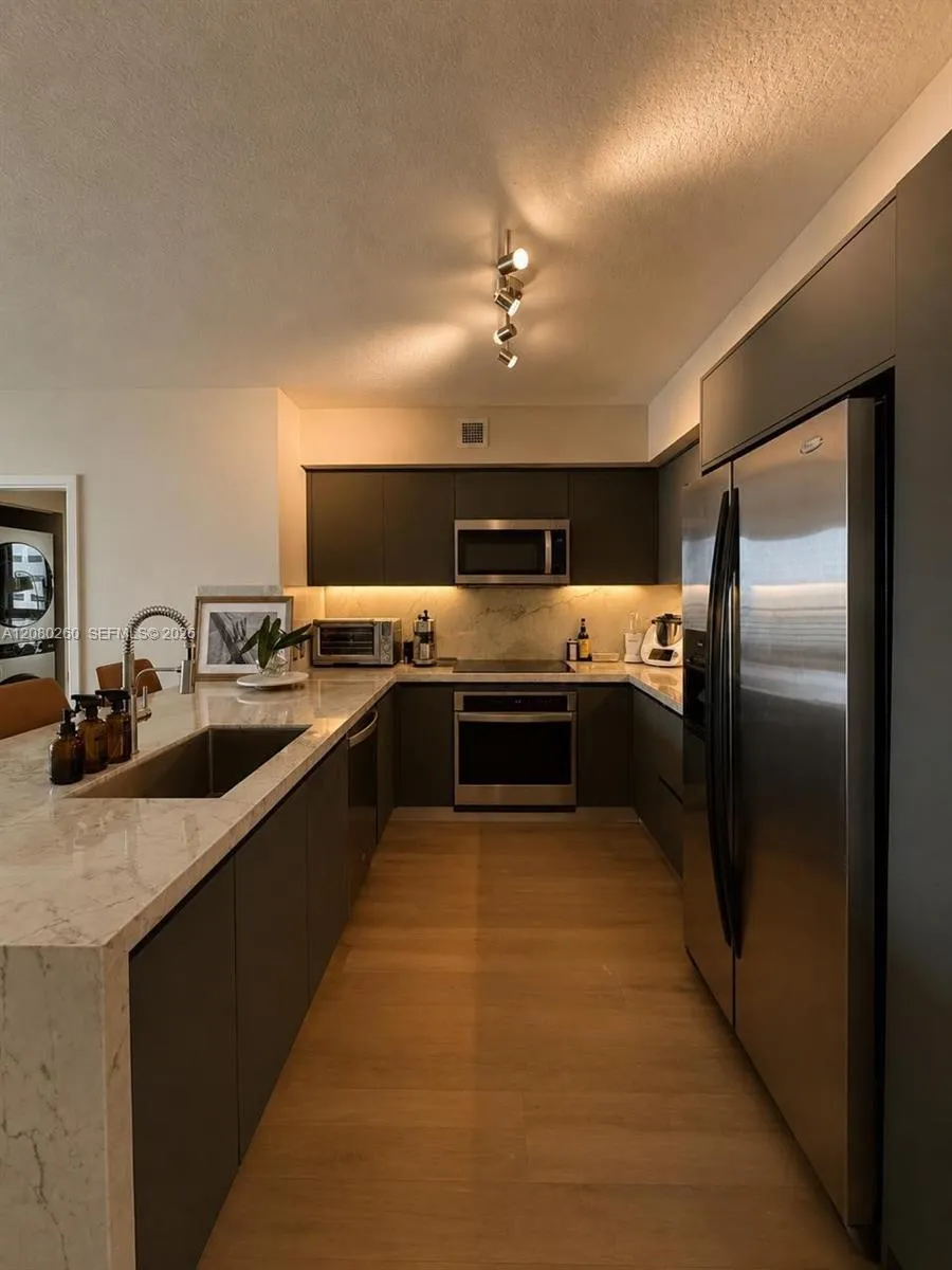 335 S Biscayne Blvd #3901 Miami, FL 33131