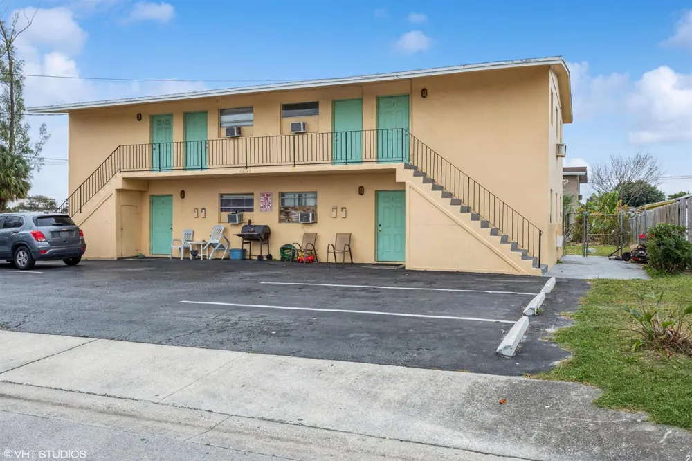 1521 W 21st Street #6 Riviera Beach, FL 33404