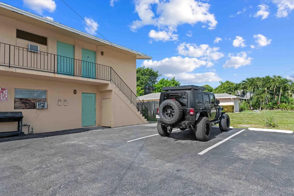 1521 W 21st Street #6 Riviera Beach, FL 33404