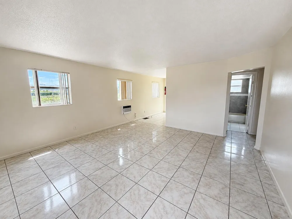 1521 W 21st Street #6 Riviera Beach, FL 33404