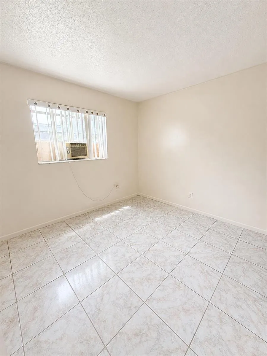 1521 W 21st Street #6 Riviera Beach, FL 33404