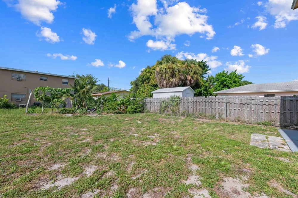 1521 W 21st Street #6 Riviera Beach, FL 33404