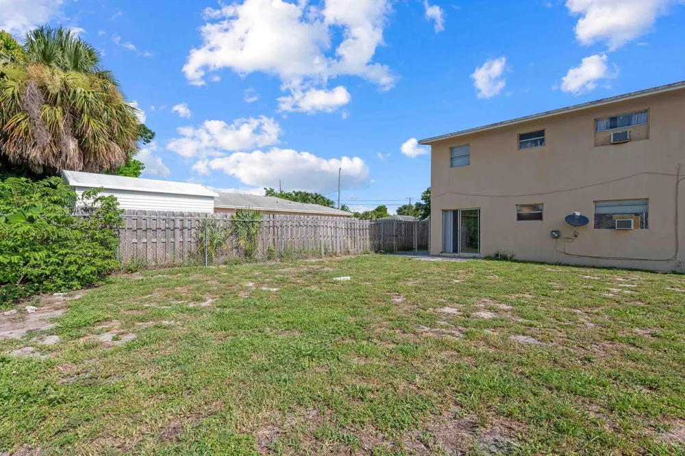 1521 W 21st Street #6 Riviera Beach, FL 33404