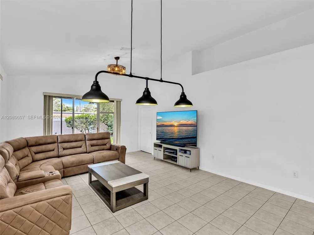 7420 S Aragon Blvd #1 Sunrise, FL 33313