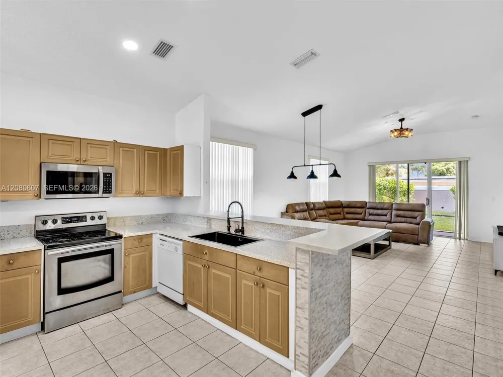 7420 S Aragon Blvd #1 Sunrise, FL 33313