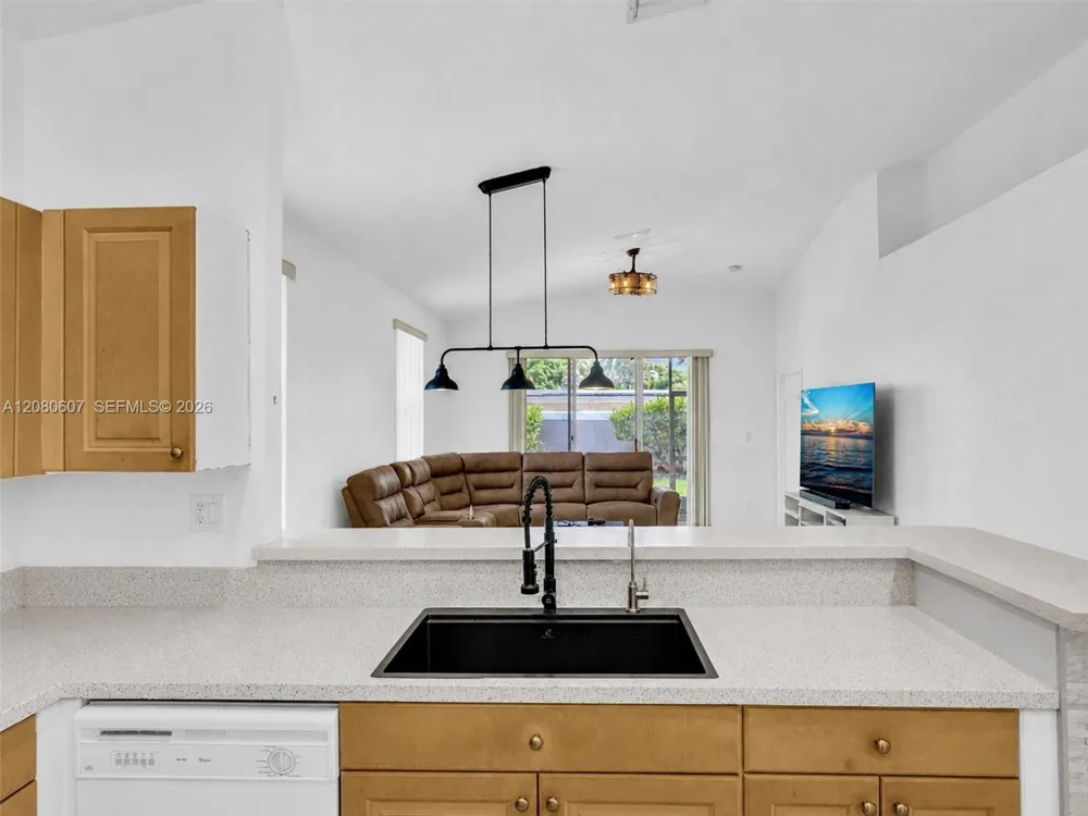 7420 S Aragon Blvd #1 Sunrise, FL 33313