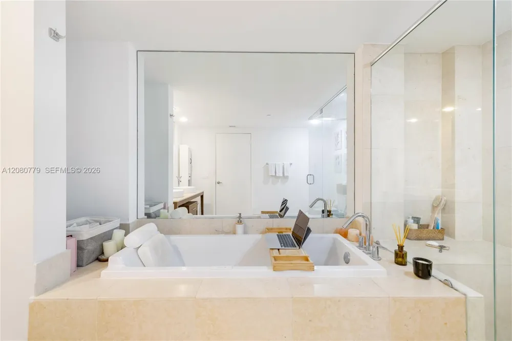 495 Brickell Ave #4704 Miami, FL 33131