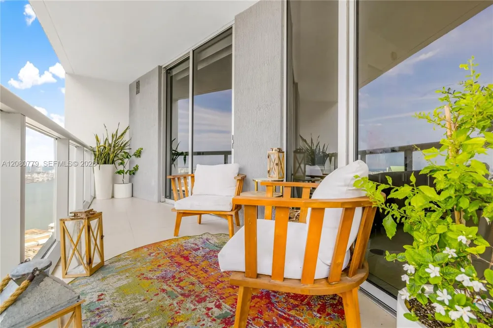 495 Brickell Ave #4704 Miami, FL 33131