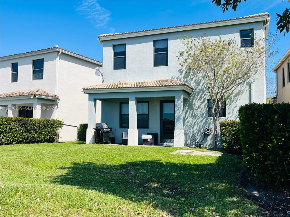 616 NE 193rd St Miami, FL 33179