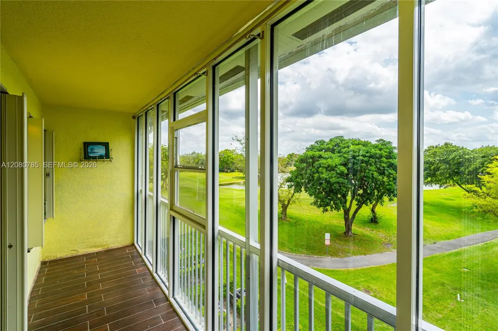 300 SW 134th Way #413E Pembroke Pines, FL 33027