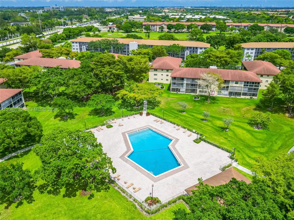 300 SW 134th Way #413E Pembroke Pines, FL 33027