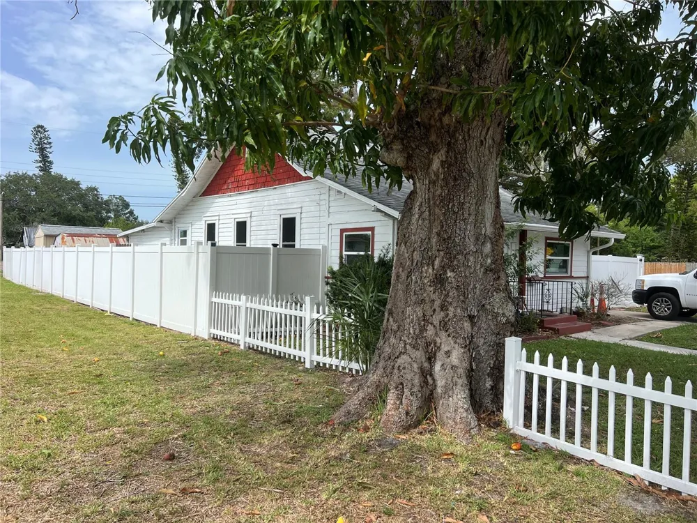 526 14TH AVENUE S St Petersburg, FL 33701