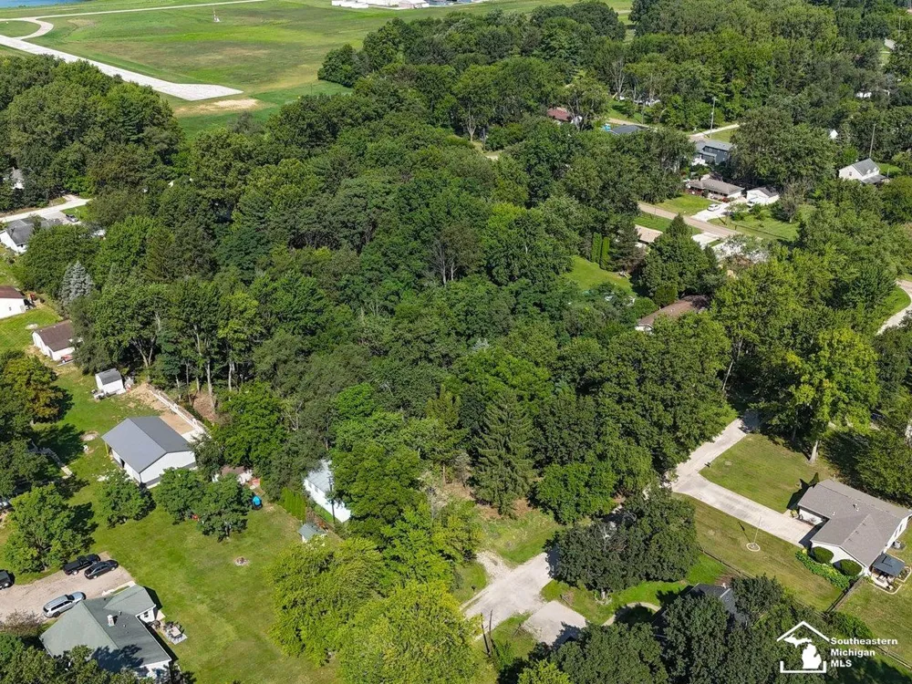 Julia Drive Bedford Township, MI 48144