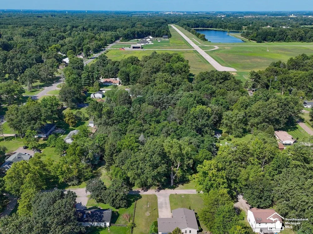Julia Drive Bedford Township, MI 48144