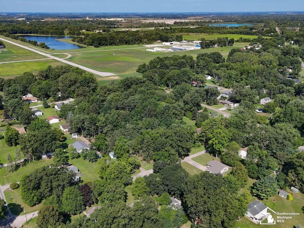 Julia Drive Bedford Township, MI 48144