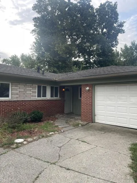23484 Larkshire Street Farmington Hills City, MI 48336