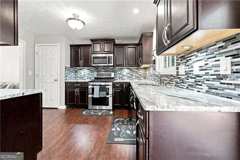 1603 Eagle DR Woodstock, GA 30189