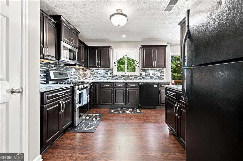 1603 Eagle DR Woodstock, GA 30189