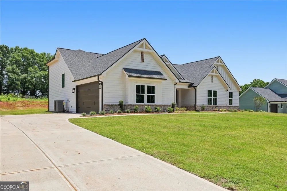 131 Maney DR Statham, GA 30666