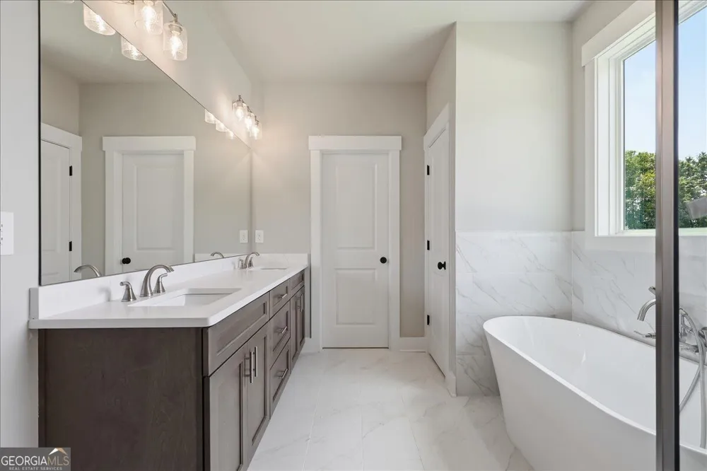 131 Maney DR Statham, GA 30666