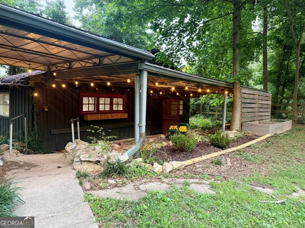 1581 Lost Mountain RD Powder Springs, GA 30127