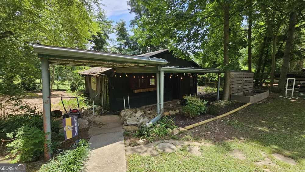 1581 Lost Mountain RD Powder Springs, GA 30127