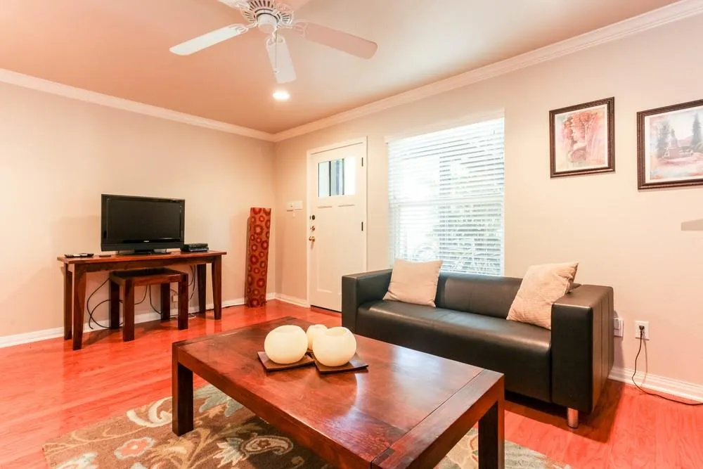 1500 East Side Drive #116A Austin, TX 78704