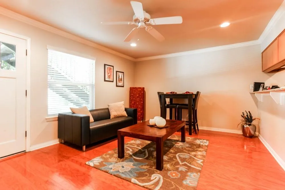 1500 East Side Drive #116A Austin, TX 78704