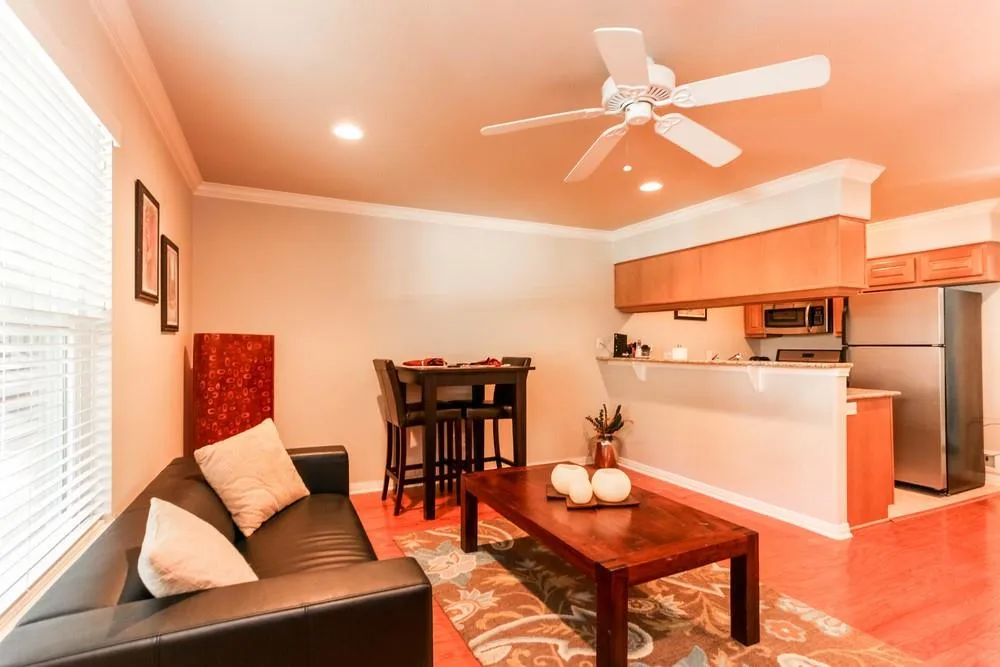 1500 East Side Drive #116A Austin, TX 78704