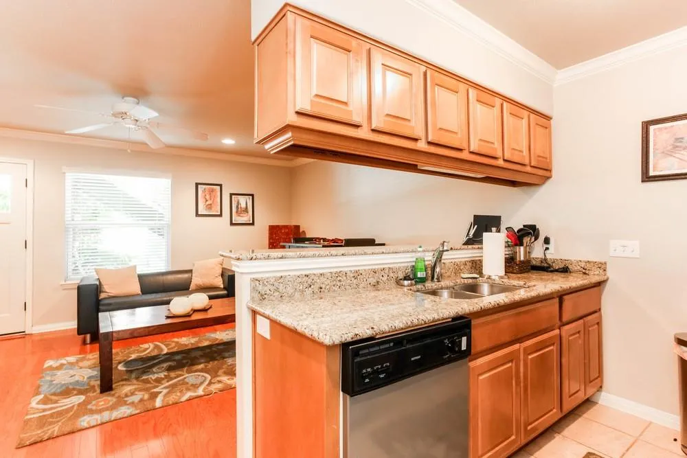1500 East Side Drive #116A Austin, TX 78704