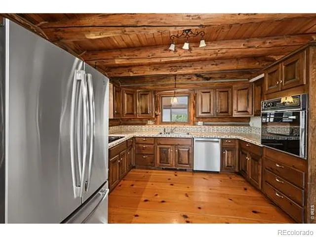 788 Pioneer Road Lyons, CO 80540