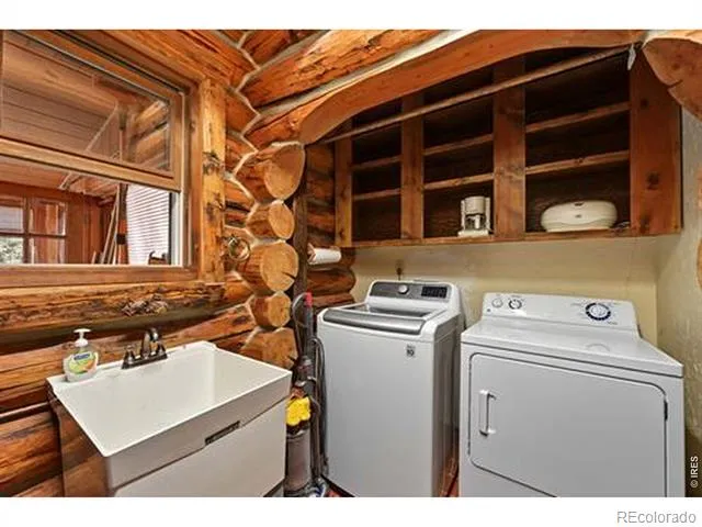 788 Pioneer Road Lyons, CO 80540