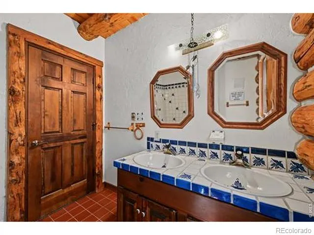 788 Pioneer Road Lyons, CO 80540