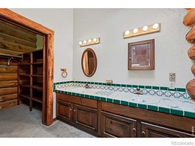 788 Pioneer Road Lyons, CO 80540