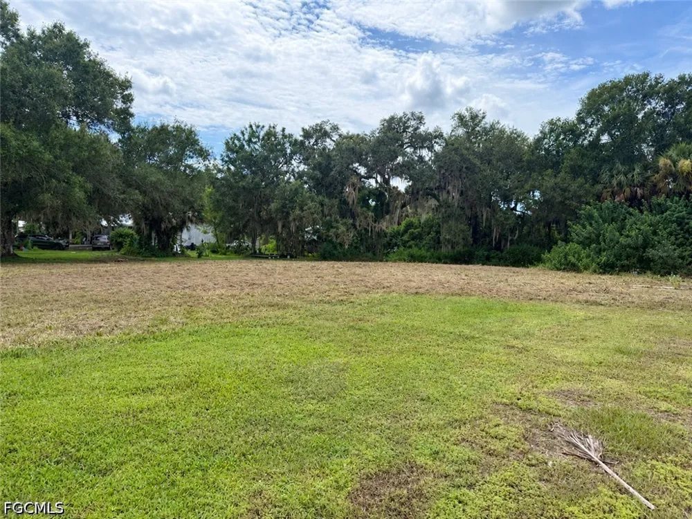 Avalon Avenue Labelle, FL 33935