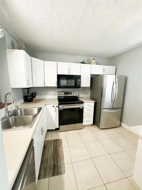 2860 Somerset Dr #400K