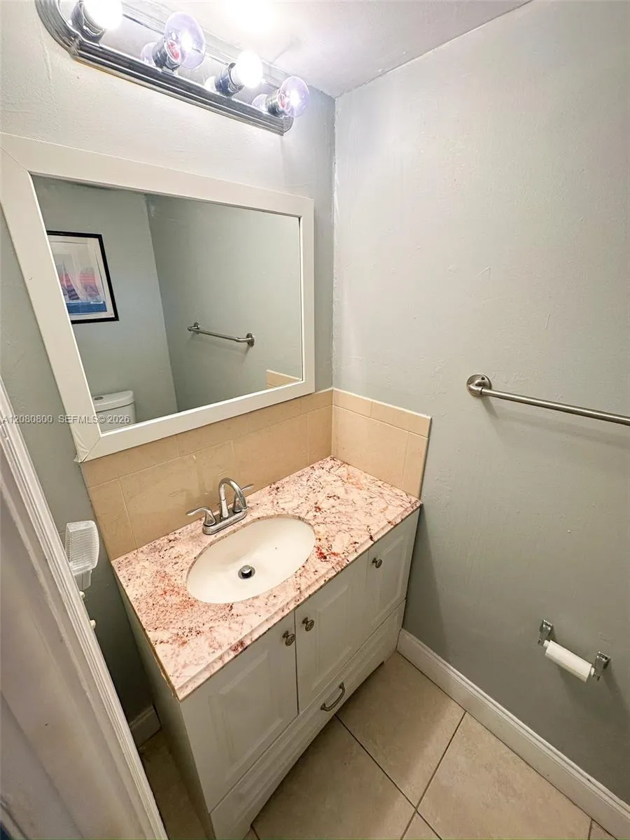 2860 Somerset Dr #400K Lauderdale Lakes, FL 33311