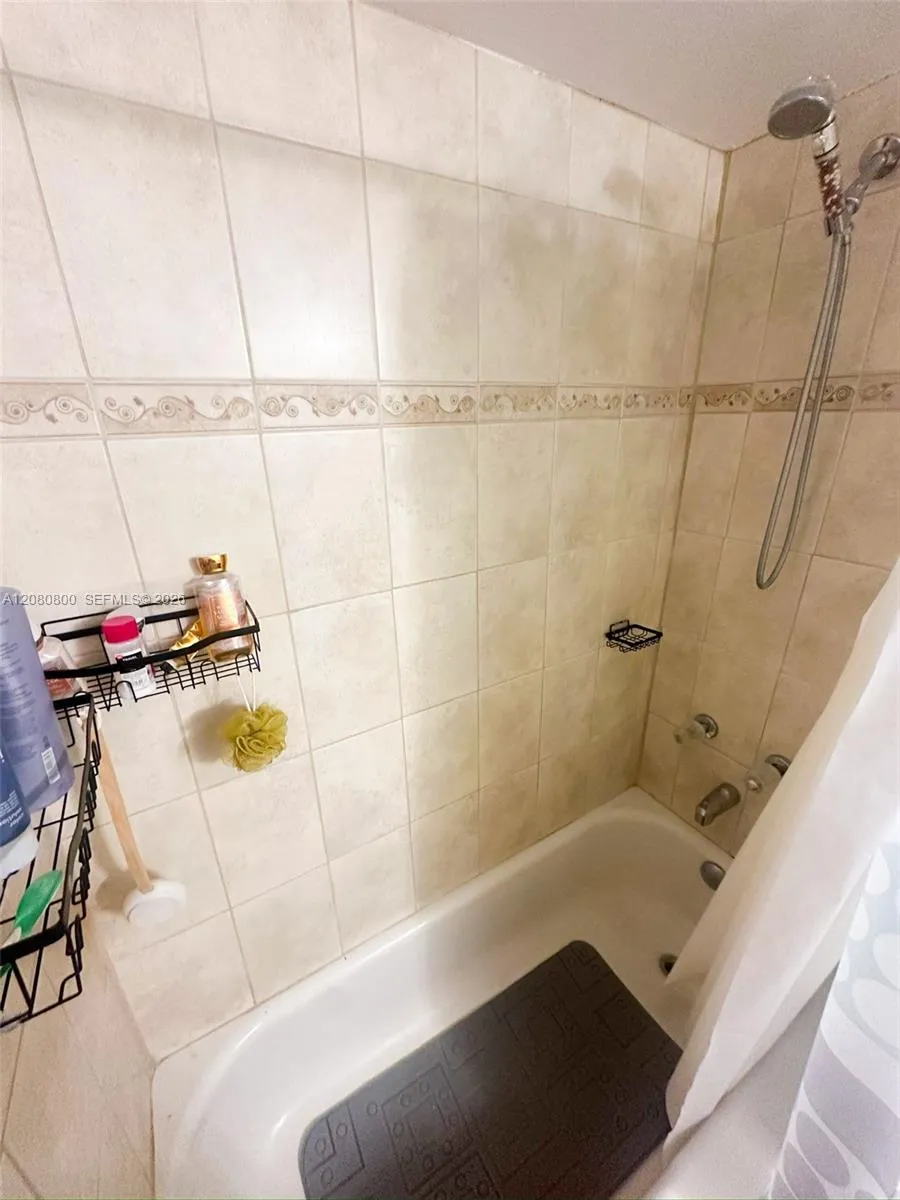 2860 Somerset Dr #400K Lauderdale Lakes, FL 33311
