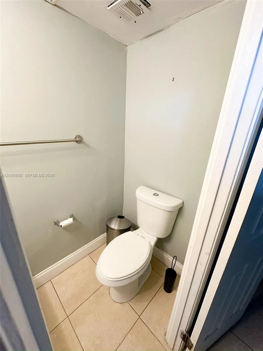 2860 Somerset Dr #400K Lauderdale Lakes, FL 33311