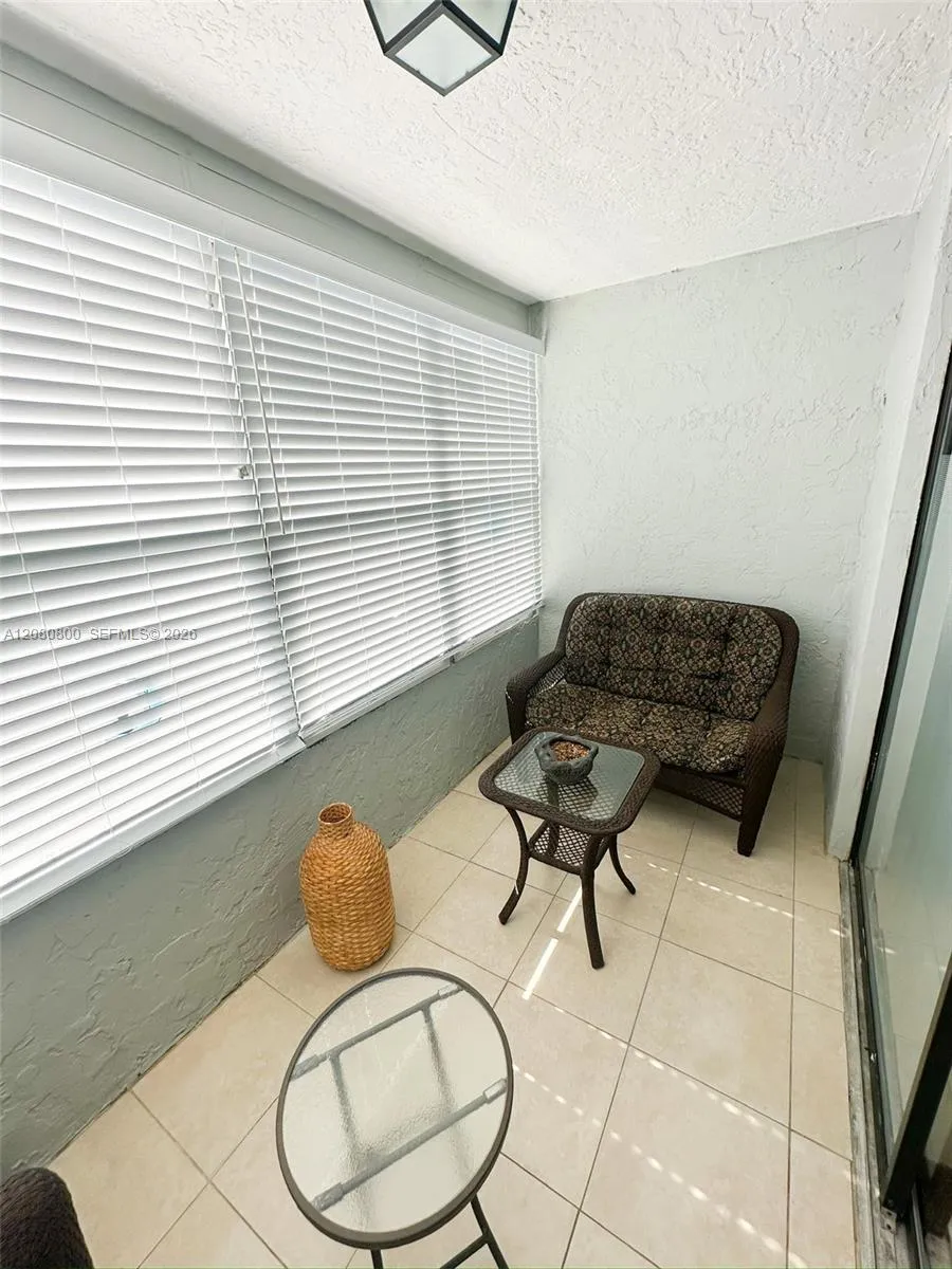 2860 Somerset Dr #400K Lauderdale Lakes, FL 33311