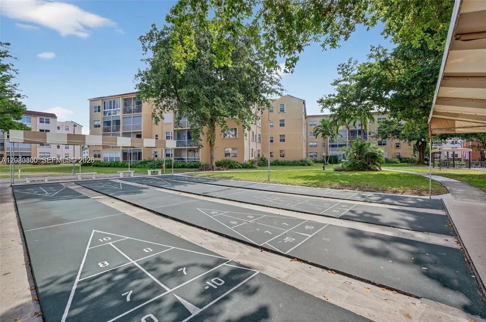 2860 Somerset Dr #400K Lauderdale Lakes, FL 33311