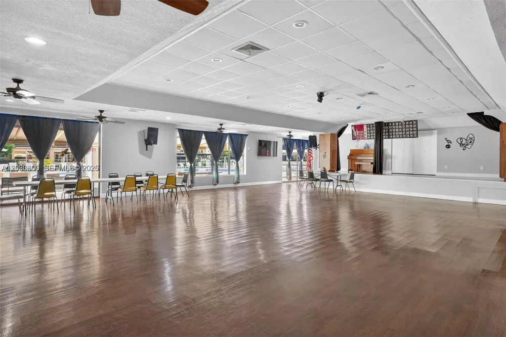 2860 Somerset Dr #400K Lauderdale Lakes, FL 33311