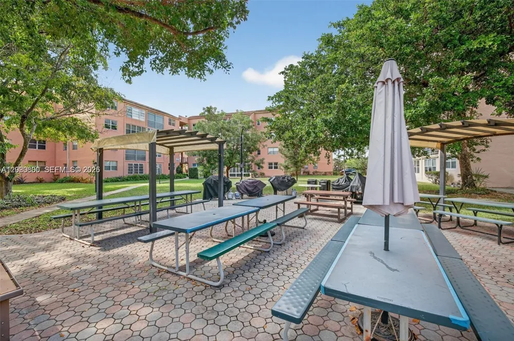 2860 Somerset Dr #400K Lauderdale Lakes, FL 33311