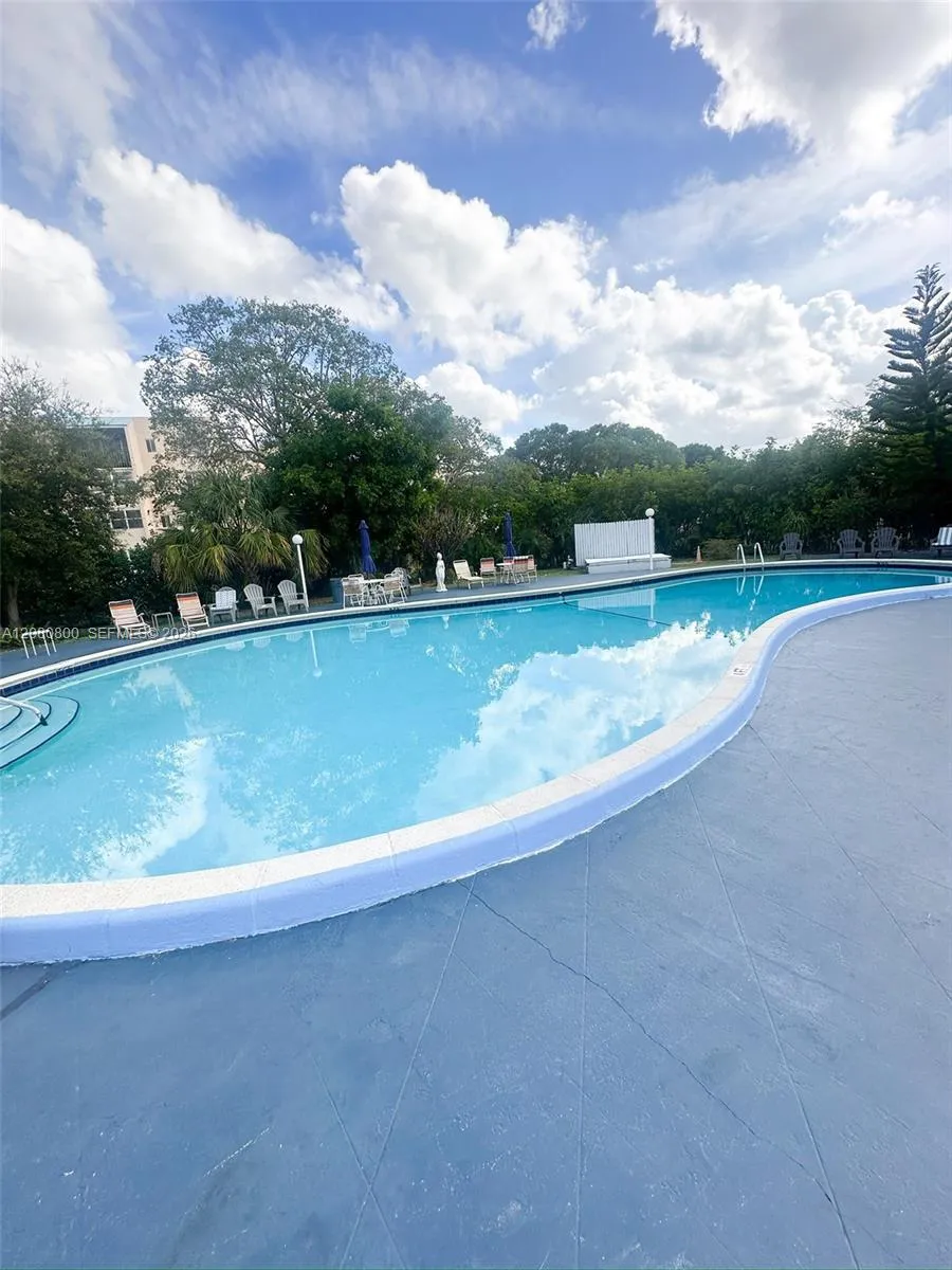 2860 Somerset Dr #400K Lauderdale Lakes, FL 33311