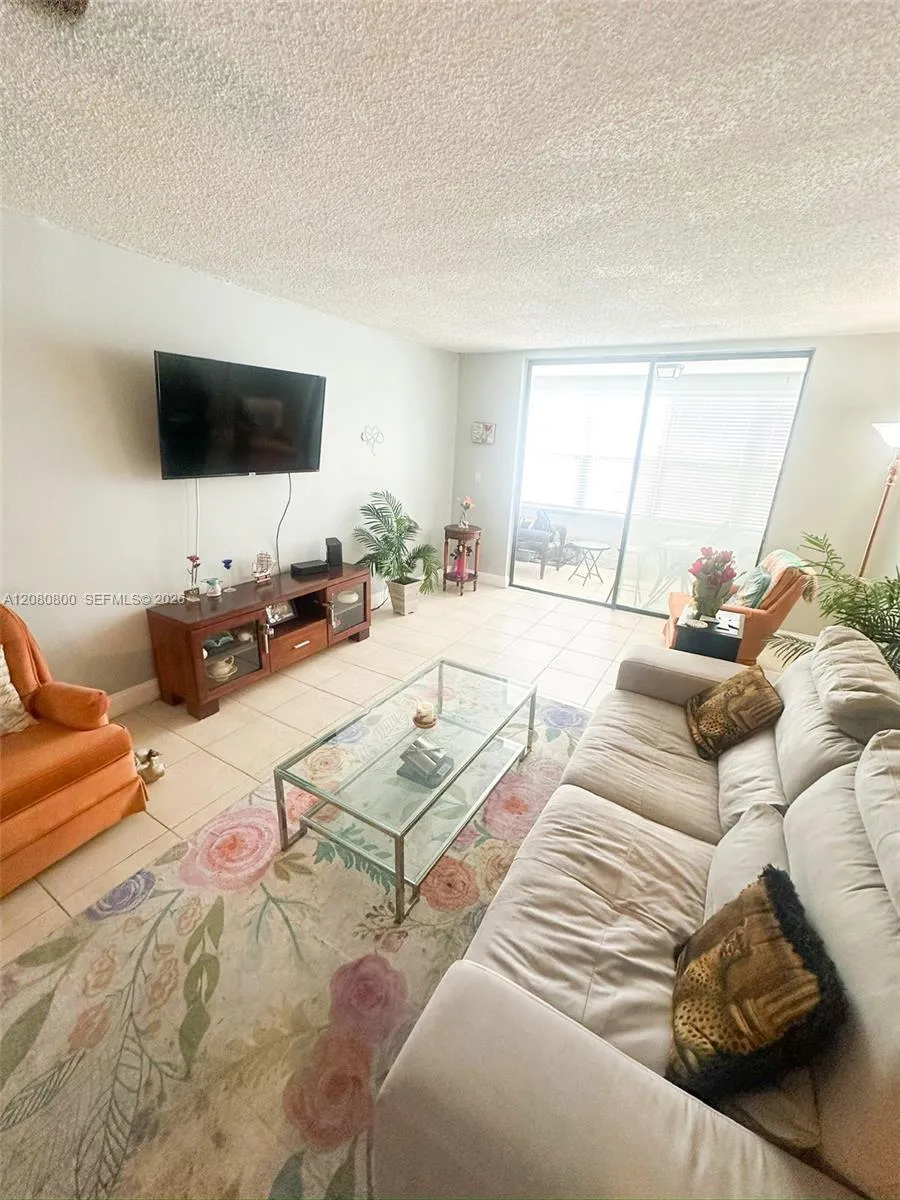 2860 Somerset Dr #400K Lauderdale Lakes, FL 33311