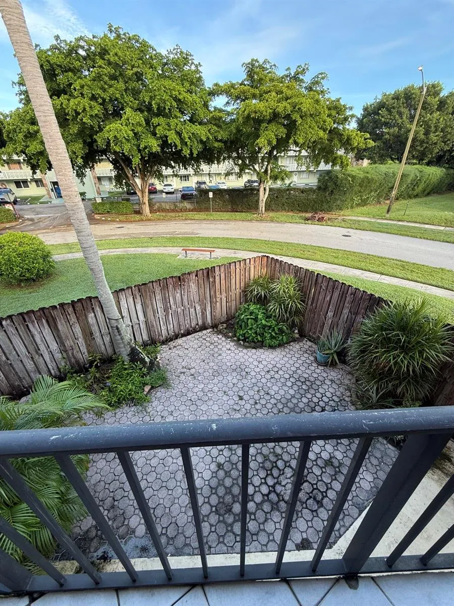 31 Springdale Circle Palm Springs, FL 33461