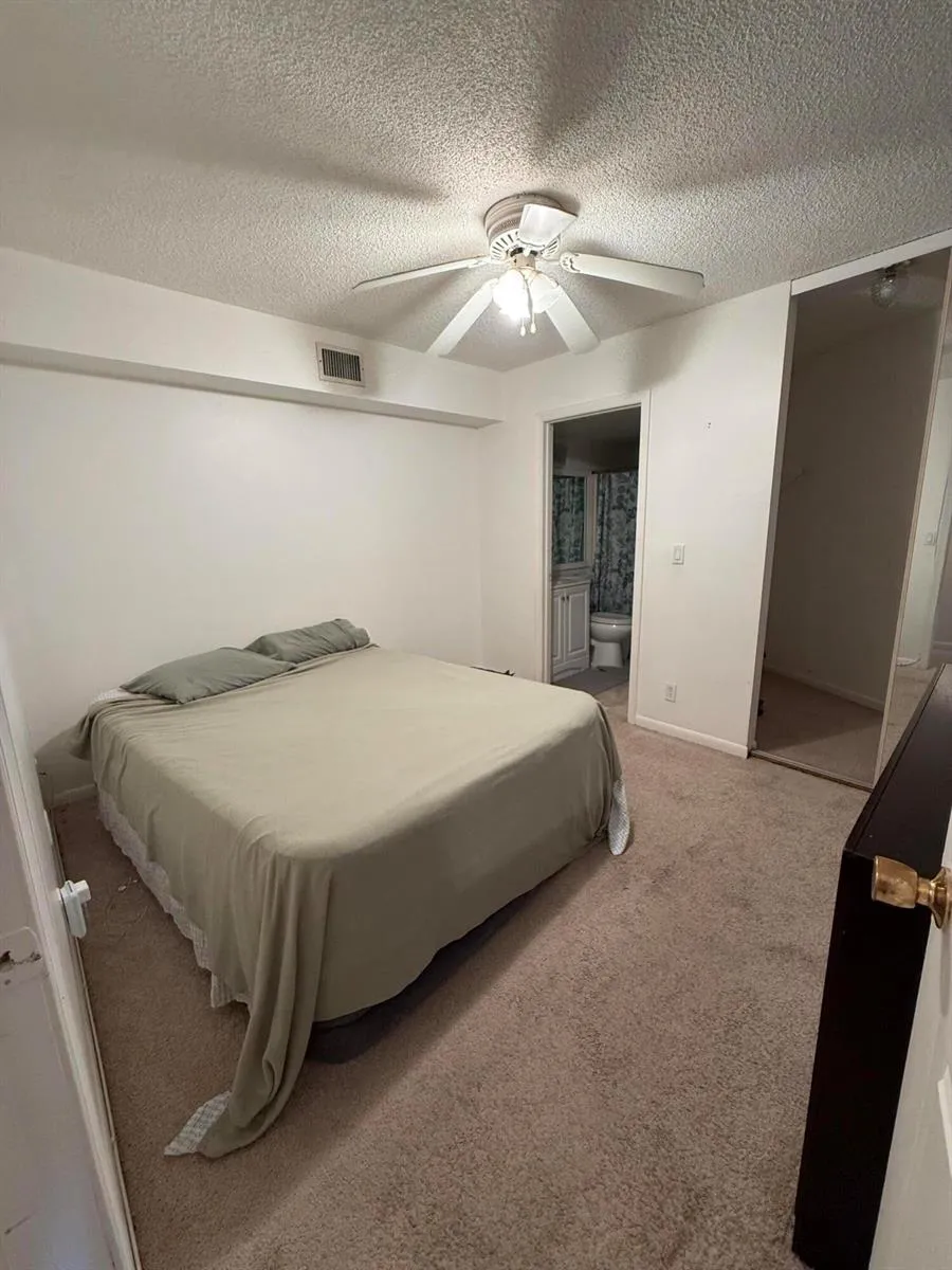 31 Springdale Circle Palm Springs, FL 33461