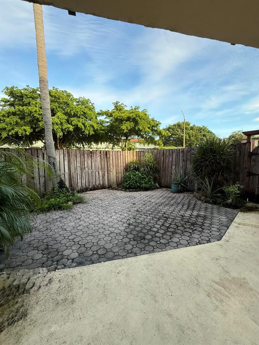 31 Springdale Circle Palm Springs, FL 33461